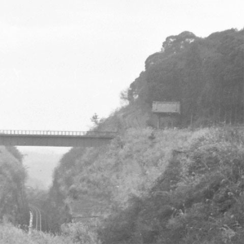05-b陸橋と山門.jpg